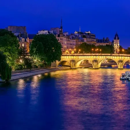 Homestay Privees - Seine & Louvre In The Connected Heart Of Paris
